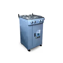 Cuisinière Oscar installée dans une cuisine moderne avec porte-bouteille intégré