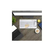 Vue en gros plan des touches silencieuses du clavier Bluetooth ultra-mince.