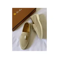 Détail du cuir et des coutures artisanales Loro Piana