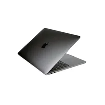 Détail du logo Apple sur le couvercle du MacBook Pro i7