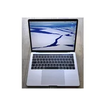 Clavier rétroéclairé AZERTY du MacBook Pro avec écran Retina allumé