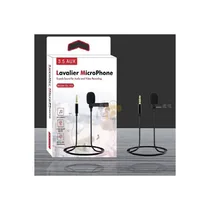 Câble long du microphone Lavalier, enroulé, montrant la longueur nécessaire à l'enregistrement vidéo