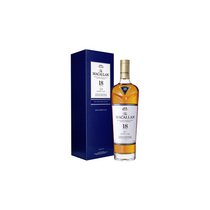 Gros plan sur l'étiquette '18 Years Old Double Cask' du whisky Macallan, montrant les détails du vieillissement