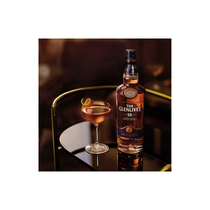 Gros plan sur l'étiquette The Glenlivet '18 Years Old Batch Reserve', soulignant les détails du vieillissement multiple