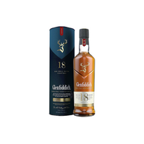 Gros plan sur l'étiquette du Glenfiddich, soulignant la double maturation et le taux d'alcool de 40%