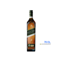 Bouteille Johnnie Walker Green Label 15 ans posée sur une table en bois