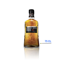 Bouteille de Highland Park 18 ans, posée, mettant en valeur l'étiquette rouge et la couleur ambrée du whisky