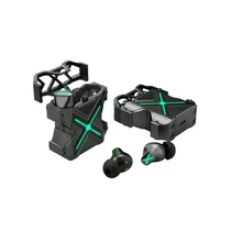 Gros plan sur les écouteurs K89 montrant la forme intra-auriculaire et le logo X lumineux