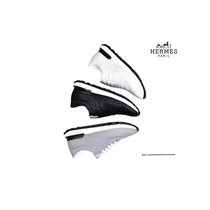 Tennis Hermès homme en cuir premium pointure 42 posées sur un fond blanc