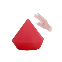 Présentation d'une main tapant la Veilleuse enfant en forme de diamant pour changer d'intensité de la lumière