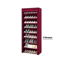 Étagère à chaussures en tissu rouge bordeaux, 9 niveaux, avec housse zippée, remplie de paires de chaussures variées