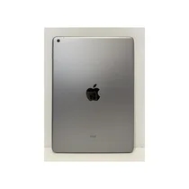 Vue arrière de l’iPad argent avec logo Apple brillant