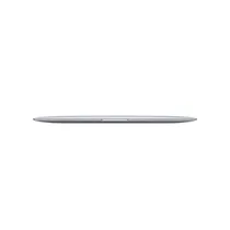 MacBook Air 2017 argenté ouvert avec écran affichant macOS Monterey