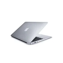 Vue latérale du MacBook Air 11" montrant sa finesse