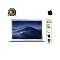 MacBook Air 2017 13,3 pouces argenté ouvert sur un bureau moderne