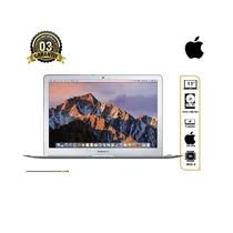 MacBook Air 2017 13,3 pouces argenté ouvert sur un bureau moderne