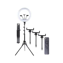 Vue du ring light 18 pouces avec les supports de téléphone, le trépied et la télécommande