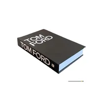Livre décoratif TOM FORD de couleur noir avec écriture blanche. Idéal pour décoration de table basse de luxe