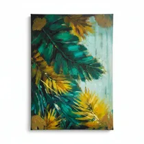 Tableau canopée tropicale exposé au-dessus d'un canapé moderne dans un salon.