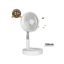 Ventilateur de table portable pliable de couleur blanche, montrant sa tige télescopique dépliée et sa batterie de 7200mAh. Garantie 1 mois