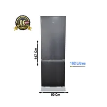 Réfrigérateur combiné TCL F200BF argent avec porte ouverte montrant les clayettes en verre et l’éclairage LED