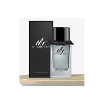 Gros plan du flacon Mr Burberry avec lumière douce et décor moderne