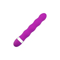 Gros plan sur la texture douce du sex toy en silicone