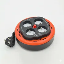 Détail du bouton de protection thermique rouge sur l'enrouleur.