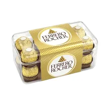 Boîte transparente de 16 chocolats Ferrero Rocher avec étiquette dorée.