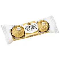 Étui de 3 chocolats Ferrero Rocher dans leur emballage doré emblématique.