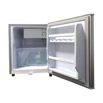 Intérieur du mini-réfrigérateur Finix 43 litres avec clayettes et