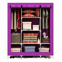Armoire de rangement en tissu violet ouverte avec vêtements suspendus et boîtes organisées sur étagères.