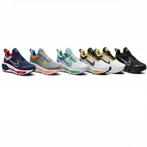 Nike Air Zoom posée au sol en plusieurs couleurs.