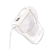 Carafe Brita Marella rangée dans une porte de réfrigérateur.