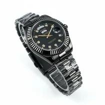 Montre homme noire élégante avec bracelet en acier inoxydable noir mat.