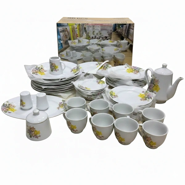 Vue d'ensemble du service Royal 50 pièces avec sa boîte d'origine.