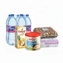 Vue d'ensemble du pack Ramadan avec eau, jus Compal, lait Broli, sucre et œufs sur fond blanc
