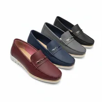 Talon renforcé et finitions coutures mocassin bleu ciel.
