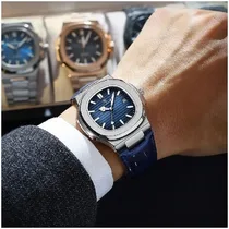 Montre élégante POEDAGAR cadran émeraude vert et finitions acier argenté.