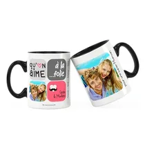 Mug magique personnalisé montrant l'avant/après avec l'apparition d'une photo de famille.