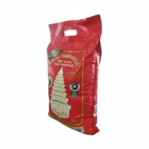 Gros plan sur les grains de riz long Jasmine Royal Umbrella après cuisson.