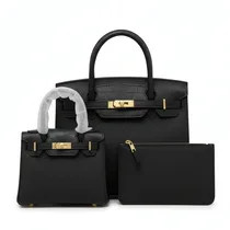 Ensemble assorti comprenant le sac principal, le mini sac et la pochette.