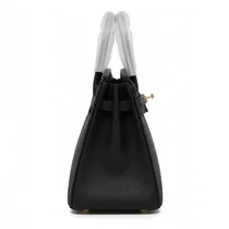 Coté du sac à main noir cuir grainé