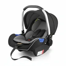 Vue frontale du siège auto ergonomique avec harnais de sécurité.