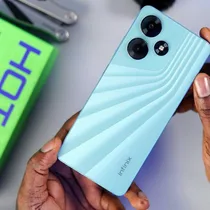 Infinix Hot 30 256GB 8+8GB RAM vue avant écran immersif