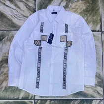Chemise élégante homme blanche avec motifs géométriques poitrine
