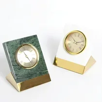 Horloge design nordique en marbre naturel avec chiffres romains