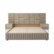 Lit moderne capitonné avec tables de chevet assorties