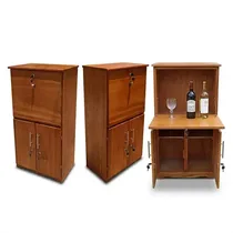 Meuble bar en bois avec abattant ouvert et rangement verres