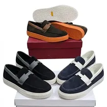 Détail daim mocassins Hermès finition premium